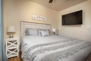 2 bedrooms, WiFi, bed sheets - Cozy Downtown Gilbert Condo (Gilbert)