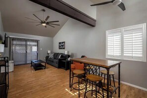 Interior - Cozy Downtown Gilbert Condo (Gilbert)