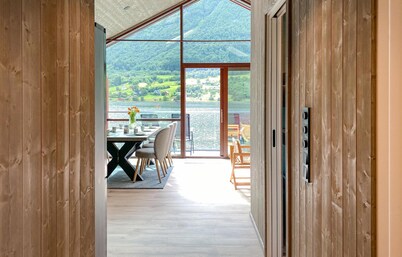 Nice home in Straumgjerde
