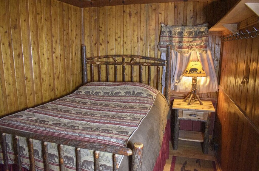 Pine Lake Trout Club Cabin #4!!! - Chagrin Falls, OH