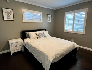 3 habitaciones, caja de seguridad en la habitación y escritorio 