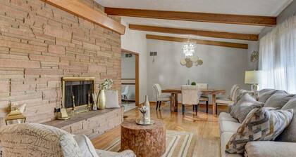 4bed/2bath retreat:Modern comfort, timeless charm. Your Ideal short-term escape.