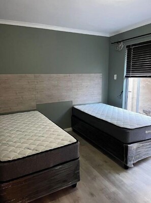 Interior - Vees Entire Cottage (Cape Town)