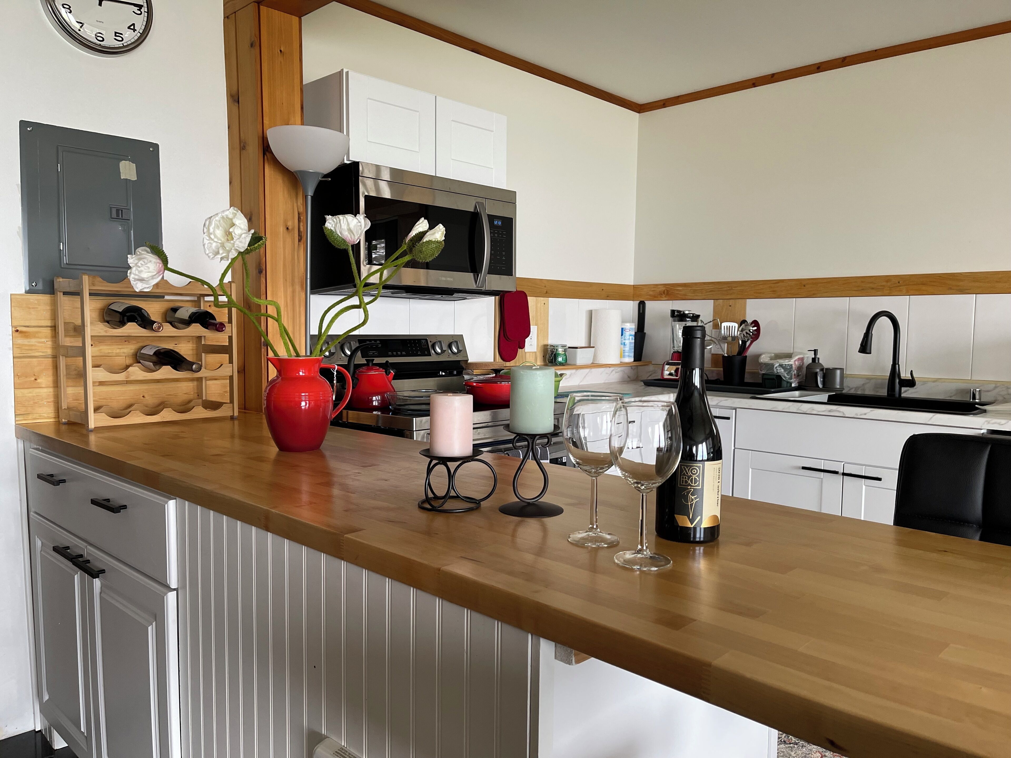 Kylskåp, mikrovågsugn, ugn och spishäll