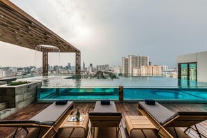 Outdoor pool - D1 Mension Building (Ho Chi Minh City)