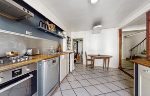 Fridge, stovetop, dishwasher, coffee/tea maker