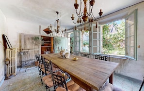Dining - 5 bedroom stunning home in Villeneuve-sur-Yonne (Villeneuve-sur-Yonne)