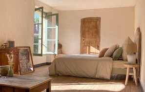 5 soverom, strykejern/-brett, reiseseng for barn og wi-fi (inkludert)