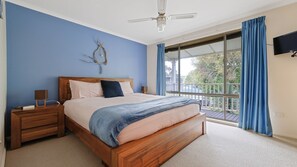 3 bedrooms, iron/ironing board, travel cot, Internet