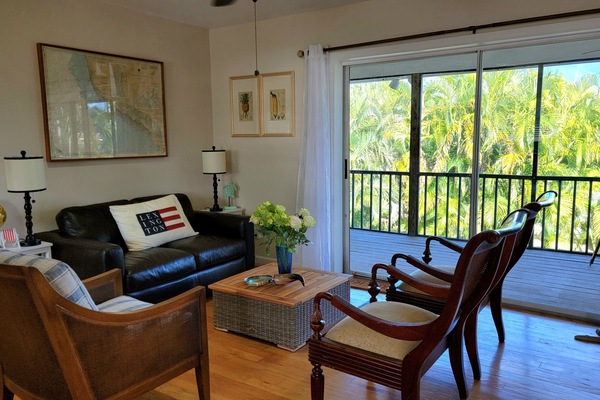 Livingroom with Garden, Pool & Canal View