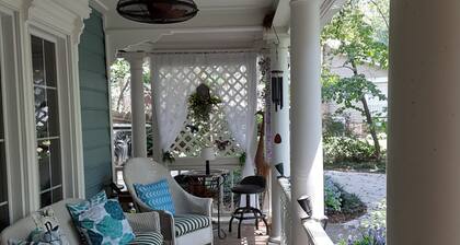 Country/City Vibe Crash Pad