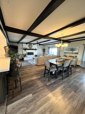 Interior - Casa Dos Palmas - 10 min from Disneyland! (Anaheim)