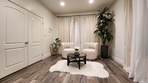 Interior - Casa Dos Palmas - 10 min from Disneyland! (Anaheim)