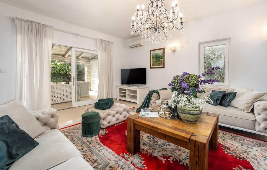 Luxurious Home In Porec With Private Swimming Pool, Can Be Inside Or Outside - Poreč