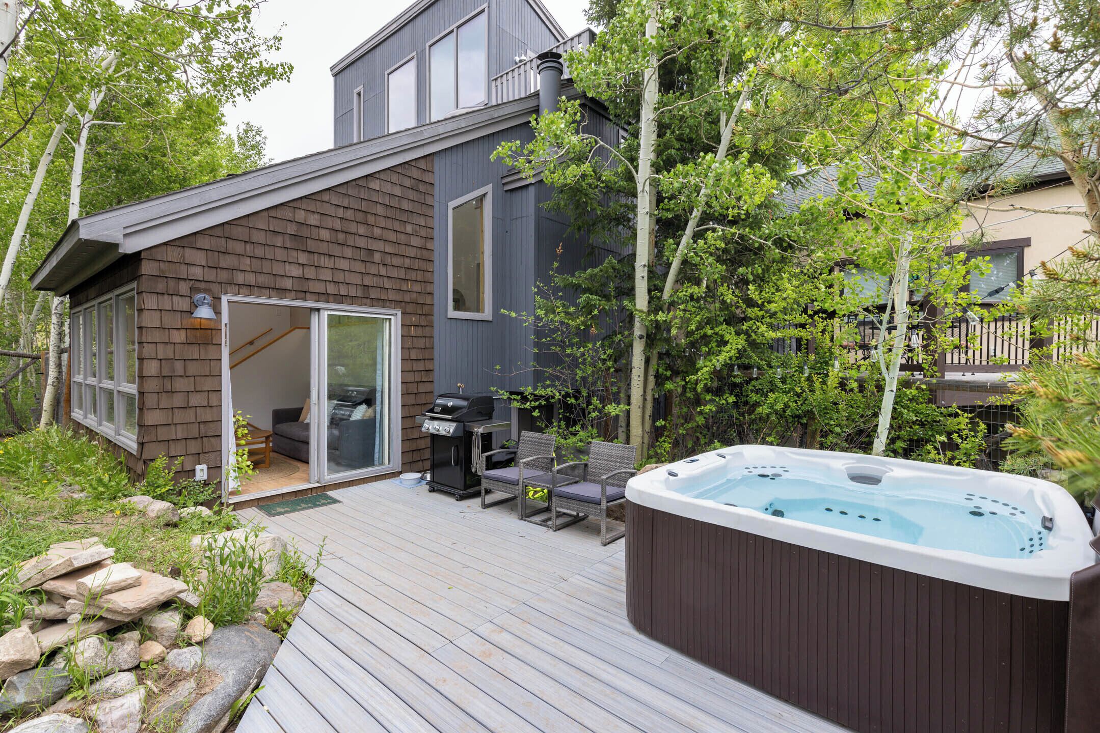 2,284 sq ft Mountain Home w/Hot Tub & Steam Room