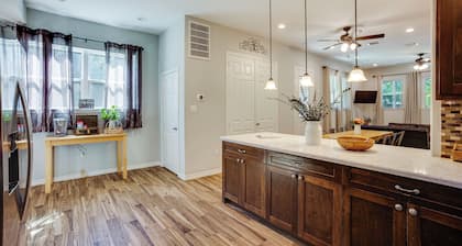 Pet-Friendly Tomball Home: Walk to Main Street!