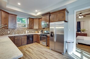 Fridge, microwave, stovetop, dishwasher - Pet-Friendly Tomball Home: Walk to Main Street! (Tomball)