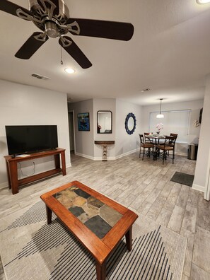 Interior - Cute Clean 3 bdrm house1Mile to Historic DT Pensacola/15 min to Pensacola Beach! (Pensacola)