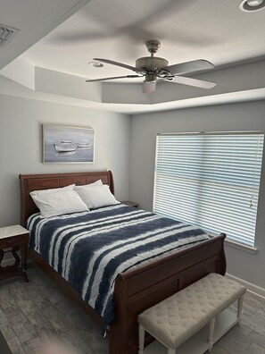 3 bedrooms, desk, iron/ironing board, free WiFi