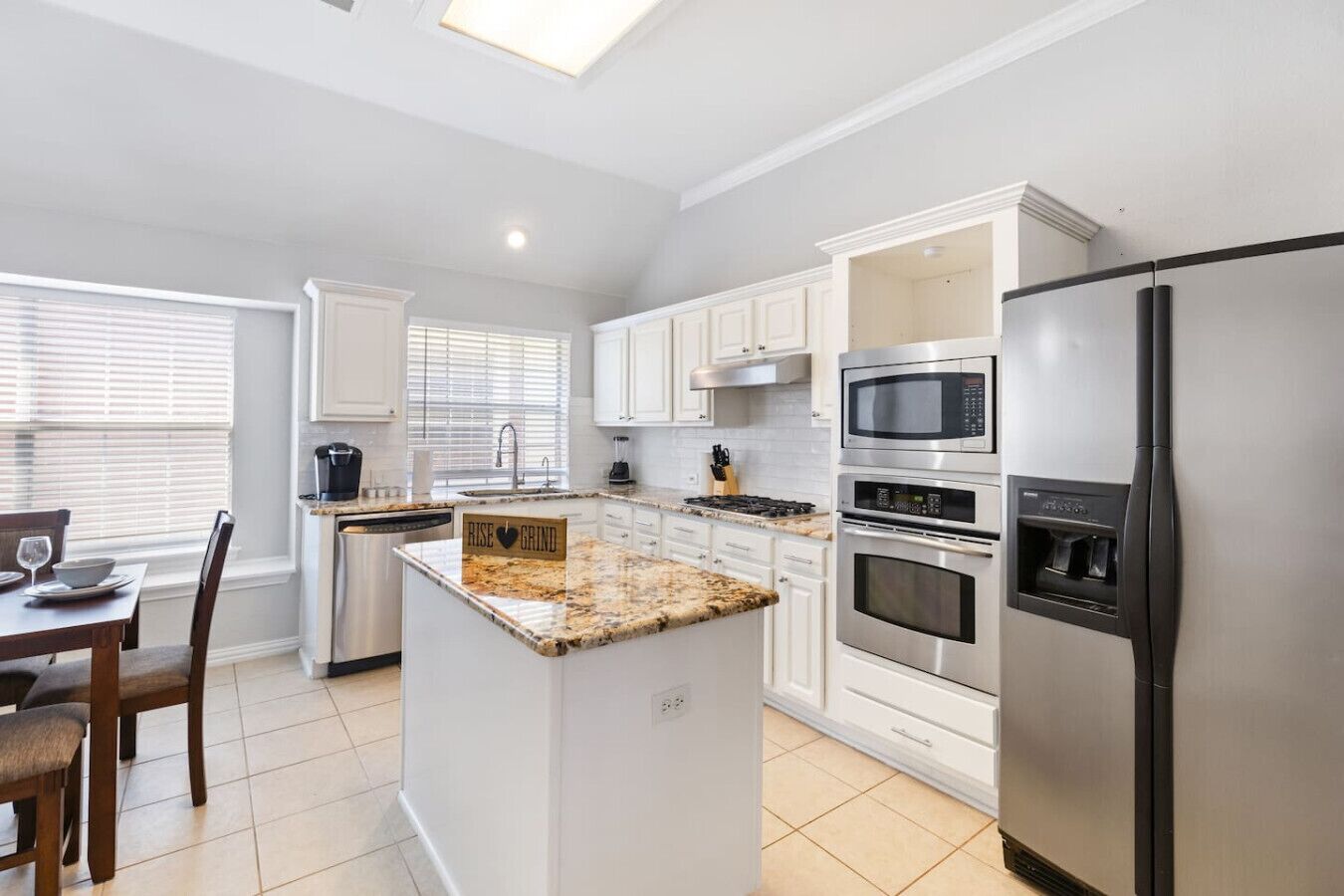 冰箱、微波炉、烤箱、炉灶