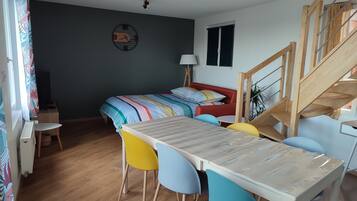 2 slaapkamers, een bureau, reisbedje, gratis wifi