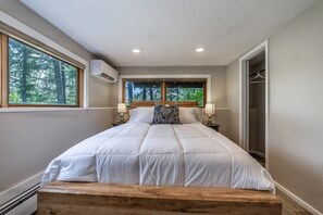 4 bedrooms, iron/ironing board, free WiFi, bed sheets - Alpenglow Retreat near Whitefish Mountain Resort - (Whitefish)