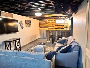 Smart TV - Zoo/UTMC/DT Toledo, dogs okay, cozy safe & clean (Toledo)