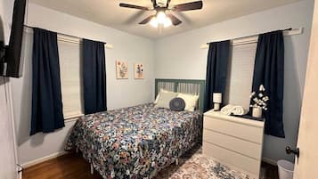 2 bedrooms, desk, iron/ironing board, free WiFi