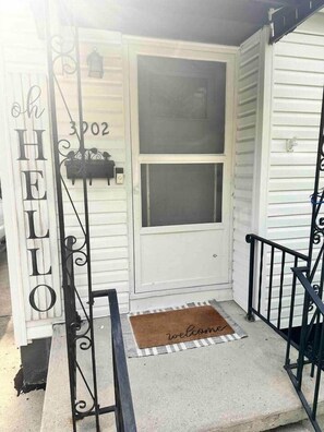 Exterior detail - Zoo/UTMC/DT Toledo, dogs okay, cozy safe & clean (Toledo)