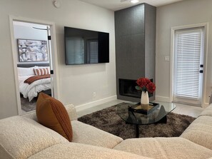 3 habitaciones, escritorio, tabla de planchar con plancha y wifi gratis 