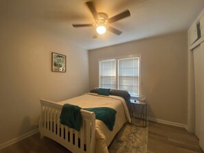 3 Schlafzimmer, Reisekinderbett, kostenloses WLAN, Bettwäsche