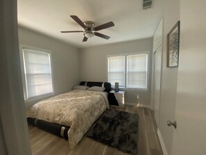 3 Schlafzimmer, Reisekinderbett, kostenloses WLAN, Bettwäsche