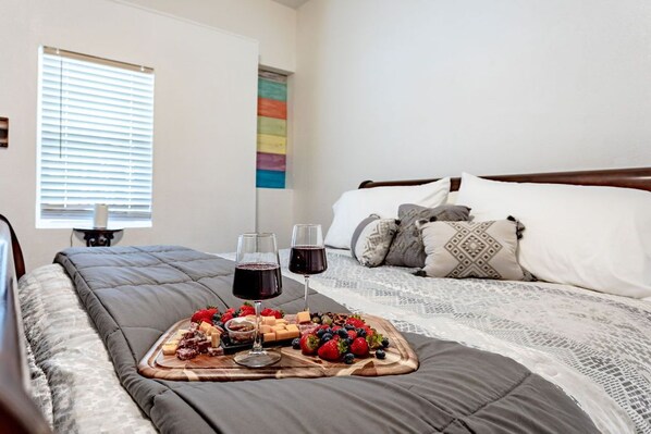 1 室のベッドルーム、アイロン / アイロン台、WiFi (無料)、ベッドシーツ