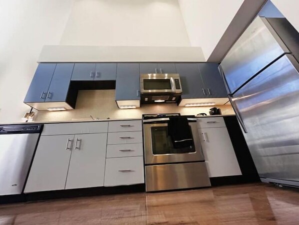 Enjoy cooking in this well-equipped kitchen with a microwave, oven, refrigerator, and dishwasher.