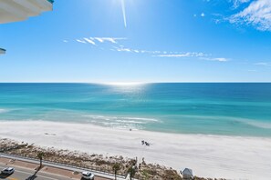 On the beach - Majestic Sun A1206*12th-Top Floor*Gulf View*6 Beds*Heated Pool/Hot Tubs*Gym (Miramar Beach)