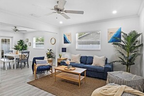 Smart TV - Free Heated Pool Oasis: Coastal Bungalow Near Town & Beach (Bradenton)