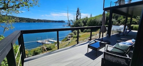 Coastal Shores Oceanside Retreat