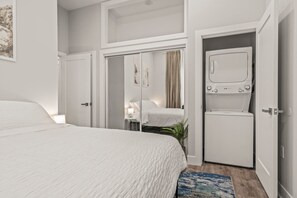 1 habitación, tabla de planchar con plancha, wifi y ropa de cama