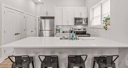 King Bed | Free Parking | Artistic | Built 2023