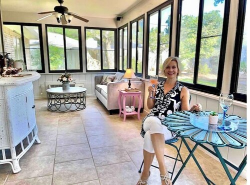 5 miles to the beaches and premier golfing !