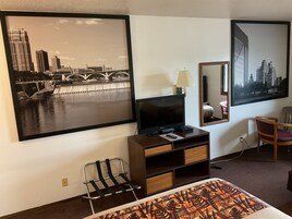 Blackout drapes, free WiFi, bed sheets