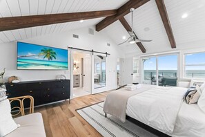 5 quartos, escrivaninha, ferros/tábuas de passar roupa, berço de viagem