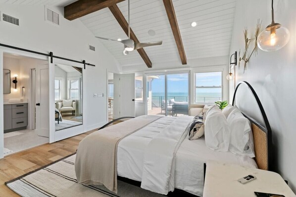 5 bedrooms, desk, iron/ironing board, travel crib