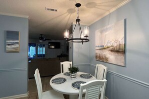 Dining - Ocean Escape at Savannah Shores 1mile to the beach (Myrtle Beach)