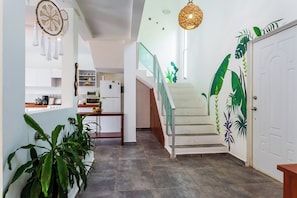 Casa familiar | Área de sala de estar | Smart TV de 50 pulgadas con canales digitales 