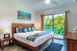 2 habitaciones, caja de seguridad en la habitación y escritorio 