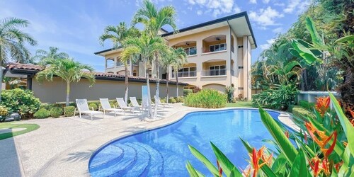 Condo Las Brisas near to Marina Herradura, free Pool and wifi