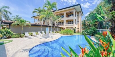 Condo Las Brisas near to Marina Herradura, free Pool and wifi