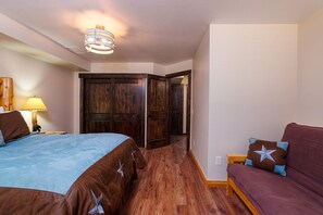 4 bedrooms, iron/ironing board, free WiFi, bed sheets