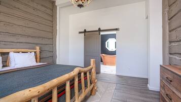 3 habitaciones, tabla de planchar con plancha, wifi y ropa de cama